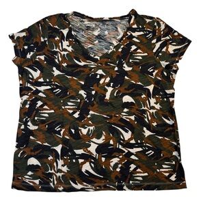 L.L. Bean Signature Camouflage Short Sleeve V-Neck Tee Large